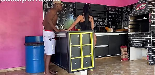 trendsSubrinha pega sua tia fodendo escondido com seu marido enquanto o Tiu fica distraído na churrasqueira * Bruna lopesxx * instagram @casalporraloka.ofc